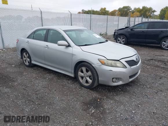 2011 Toyota Camry LE z VIN 4T1BF3EKXBU146030, wystawiony jako IAAI lot #43410642 z przebiegiem 204 674 mil mil oraz . Historia ofert i sprzedaży dostępna na DreamBid. Obrazek 1.