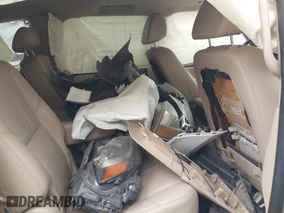 2009 Chevrolet Suburban 1LT z VIN 1GNFC260X9J108211, wystawiony jako IAAI lot #42237663 z przebiegiem Nie podano mil oraz . Historia ofert i sprzedaży dostępna na DreamBid. Obrazek 8.