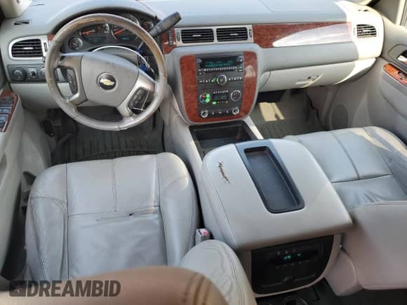 2011 Chevrolet Tahoe LT z VIN 1GNSKBE0XBR324859, wystawiony jako Copart lot #67911255 z przebiegiem 176 060 mil mil oraz Szkoda całkowita • Salvage title. Historia ofert i sprzedaży dostępna na DreamBid. Obrazek 8.