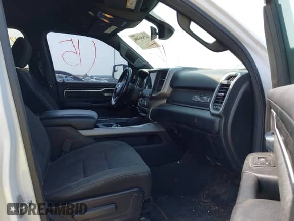 2020 Ram 1500 Lone Star z VIN 1C6SRFFT5LN282802, wystawiony jako IAAI lot #42886400 z przebiegiem 88 576 mil mil oraz . Historia ofert i sprzedaży dostępna na DreamBid. Obrazek 5.