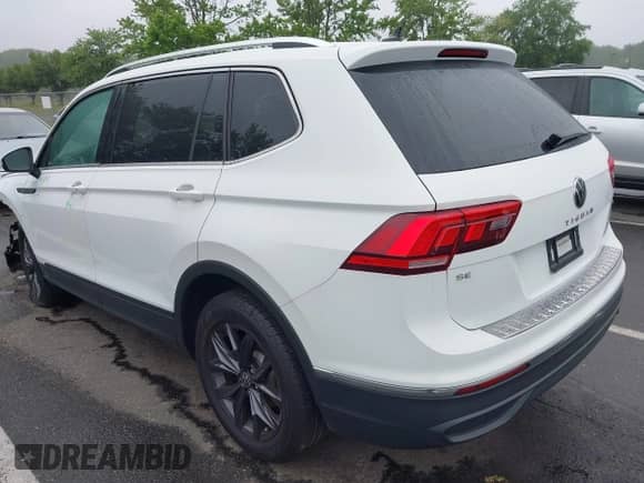 2024 Volkswagen Tiguan SE с VIN 3VV2B7AX0RM047340, выставлен на аукционе IAAI как лот 42502249 с пробегом 8 429 миль миль и . История ставок и продаж доступна на DreamBid. Изображение 3.