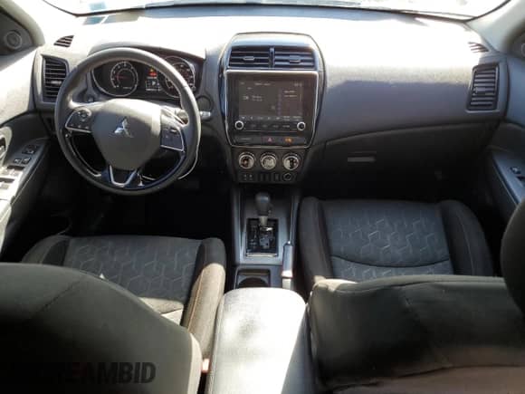 2021 Mitsubishi Outlander ES z VIN JA4ARUAU0MU027047, wystawiony jako Copart lot #84795525 z przebiegiem 39 693 mil mil oraz Szkoda całkowita • Salvage title. Historia ofert i sprzedaży dostępna na DreamBid. Obrazek 8.