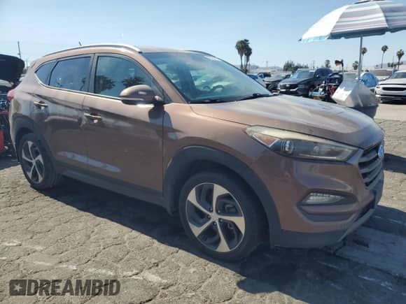2016 Hyundai Tucson Sport z VIN KM8J33A2XGU247201, wystawiony jako Copart lot #64049965 z przebiegiem 83 721 mil mil oraz Czysty tytuł • Clean title. Historia ofert i sprzedaży dostępna na DreamBid. Obrazek 4.