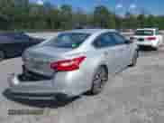 2016 Nissan Altima S z VIN 1N4AL3AP0GC154005, wystawiony jako IAAI lot #42982122 z przebiegiem 151 611 mil mil oraz . Historia ofert i sprzedaży dostępna na DreamBid. Obrazek 4.