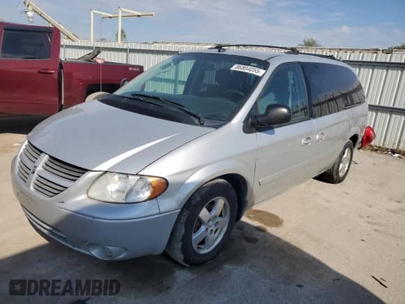 2005 Dodge Caravan SXT z VIN 2D4GP44L55R266345, wystawiony jako Copart lot #86804055 z przebiegiem 268 834 mil mil oraz Szkoda całkowita • Salvage title. Historia ofert i sprzedaży dostępna na DreamBid. Obrazek 1.