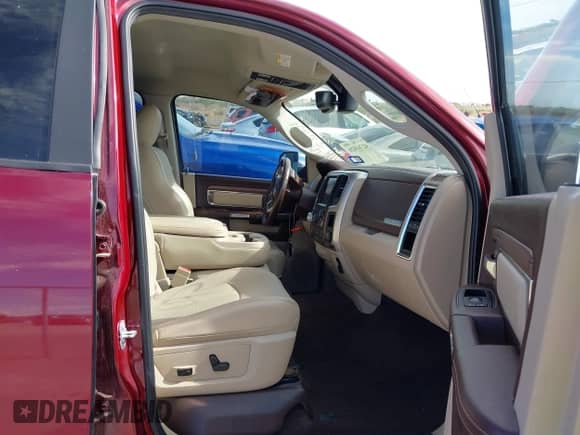 2018 Ram 1500 Laramie z VIN 1C6RR7NT2JS139133, wystawiony jako IAAI lot #42784020 z przebiegiem 75 495 mil mil oraz . Historia ofert i sprzedaży dostępna na DreamBid. Obrazek 5.