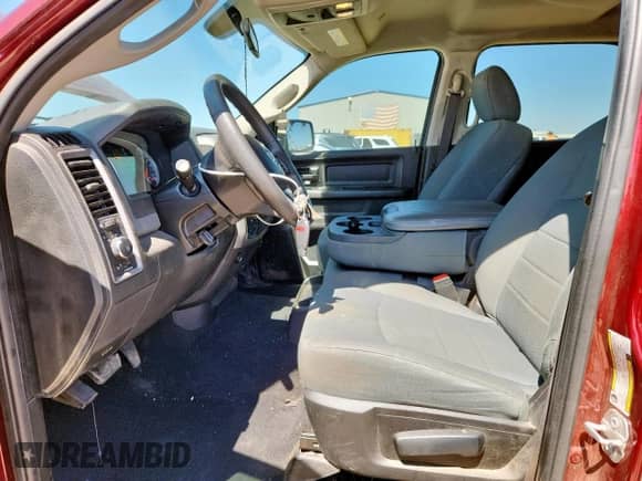 2020 Ram 1500 Tradesman z VIN 3C6RR7KG3LG215251, wystawiony jako Copart lot #63608375 z przebiegiem 58 939 mil mil oraz Czysty tytuł • Clean title. Historia ofert i sprzedaży dostępna na DreamBid. Obrazek 7.