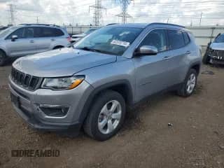 2019 Jeep Compass Latitude с VIN 3C4NJDBB0KT689598, выставлен на аукционе Copart как лот 62370715 с пробегом 80 928 миль миль и Списание • Salvage title. История ставок и продаж доступна на DreamBid. Изображение 1.