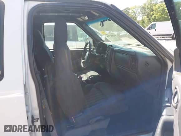 2003 Chevrolet Blazer LS с VIN 1GNDT13X53K152850, выставлен на аукционе IAAI как лот 41982795 с пробегом 261 155 миль миль и . История ставок и продаж доступна на DreamBid. Изображение 5.