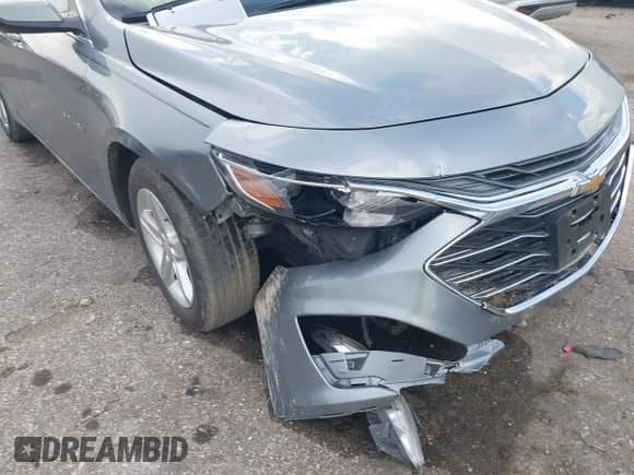 2024 Chevrolet Malibu LS z VIN 1G1ZB5ST0RF238505, wystawiony jako IAAI lot #42829721 z przebiegiem 16 002 mil mil oraz . Historia ofert i sprzedaży dostępna na DreamBid. Obrazek 6.