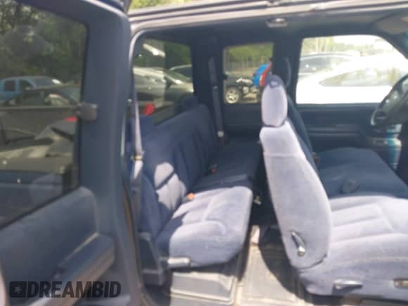 1998 GMC Sierra 1500 с VIN 2GTEK19R4W1539726, выставлен на аукционе IAAI как лот 42270268 с пробегом 128 996 миль миль и . История ставок и продаж доступна на DreamBid. Изображение 8.