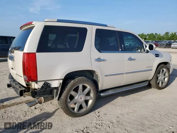 2013 Cadillac Escalade Luxury with VIN 1GYS3BEF3DR150107, listed as a Copart auction lot 59073615 with 96,541 mi miles and Salvage title. Bid and sale history available at DreamBid. Image 3.