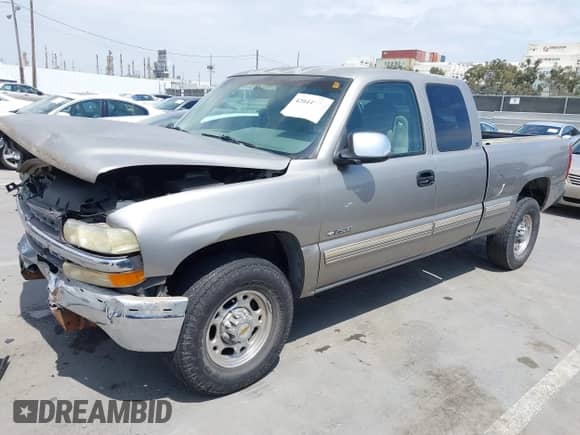 2000 Chevrolet Silverado 2500 LS z VIN 1GCFC29U8YZ144325, wystawiony jako IAAI lot #42044006 z przebiegiem 207 522 mil mil oraz . Historia ofert i sprzedaży dostępna na DreamBid. Obrazek 2.