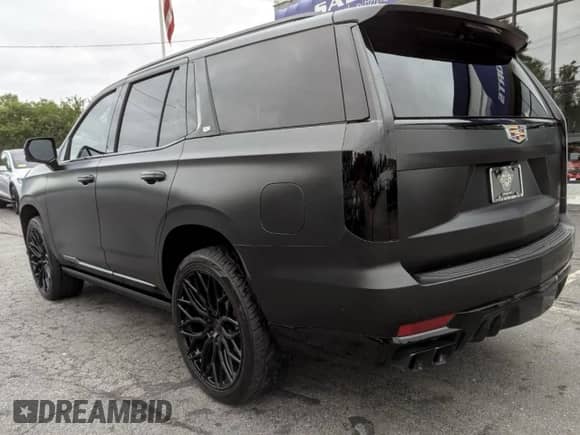 2024 Cadillac Escalade AWD V-Series z VIN 1GYS4HK90RR114XXX, wystawiony jako Copart lot #70244835 z przebiegiem 22 627 mil mil oraz Czysty tytuł • Clean title. Historia ofert i sprzedaży dostępna na DreamBid. Obrazek 3.