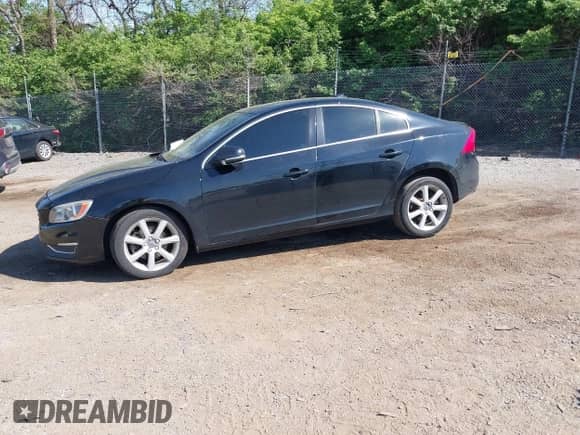 2016 Volvo S60 T5 Drive-E Premier z VIN YV126MFK8G2412344, wystawiony jako IAAI lot #42108519 z przebiegiem 129 579 mil mil oraz . Historia ofert i sprzedaży dostępna na DreamBid. Obrazek 18.