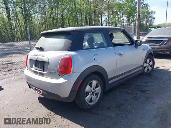 2015 MINI Hardtop with VIN WMWXM5C51F3A57788, listed as a IAAI auction lot 42103399 with 150,000 mi miles and . Bid and sale history available at DreamBid. Image 4.