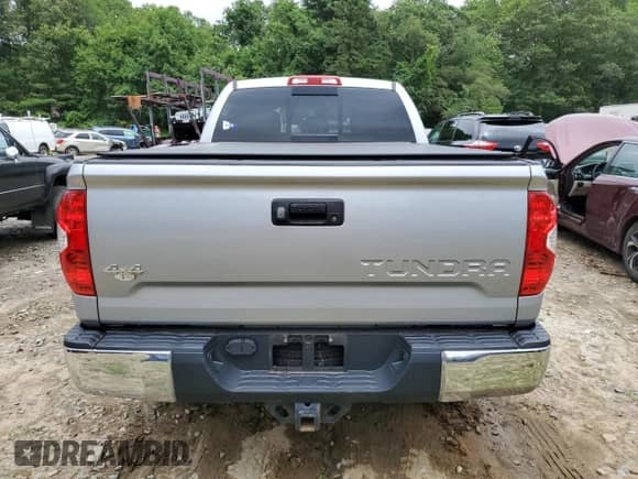 2019 Toyota Tundra SR с VIN 5TFUM5F17KX080894, выставлен на аукционе Copart как лот 63861345 с пробегом 114 288 миль миль и Списание • Salvage title. История ставок и продаж доступна на DreamBid. Изображение 6.