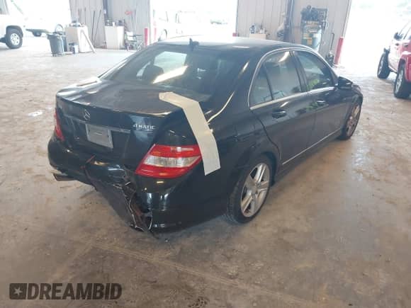2011 Mercedes-Benz C 300 Sport z VIN WDDGF8BB8BF531723, wystawiony jako IAAI lot #42970166 z przebiegiem 137 077 mil mil oraz . Historia ofert i sprzedaży dostępna na DreamBid. Obrazek 4.