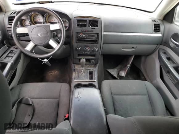 2008 Dodge Magnum with VIN 2D4FV47T98H238927, listed as a Copart auction lot 46941155 with 135,754 mi miles and Salvage title. Bid and sale history available at DreamBid. Image 8.