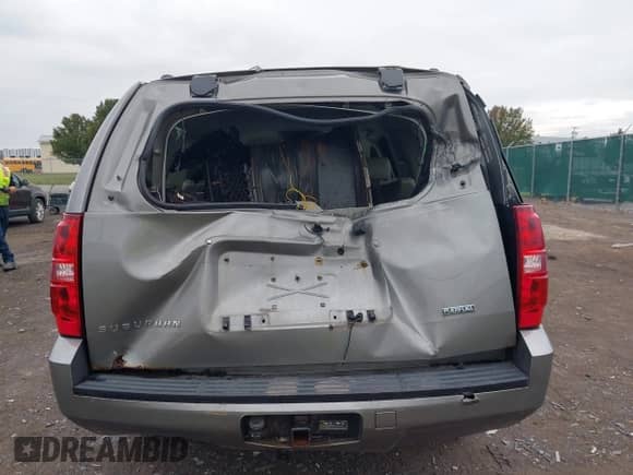 2007 Chevrolet Suburban LT с VIN 1GNFK16357J227045, выставлен на аукционе IAAI как лот 43308892 с пробегом 220 826 миль миль и . История ставок и продаж доступна на DreamBid. Изображение 16.