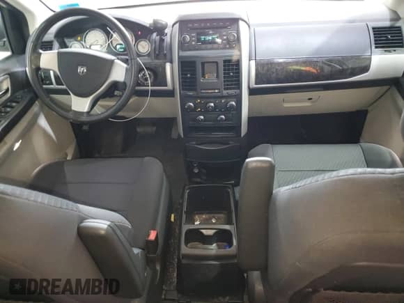 2010 Dodge Grand Caravan SXT z VIN 2D4RN5D17AR499253, wystawiony jako Copart lot #69954035 z przebiegiem 153 984 mil mil oraz Szkoda całkowita • Salvage title. Historia ofert i sprzedaży dostępna na DreamBid. Obrazek 8.