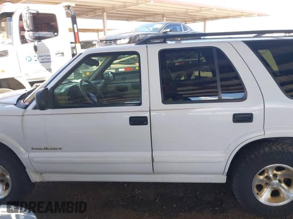 2001 Chevrolet Blazer LT with VIN 1GNCS13W412203936, listed as a IAAI auction lot 43173781 with 193,875 mi miles and . Bid and sale history available at DreamBid. Image 14.