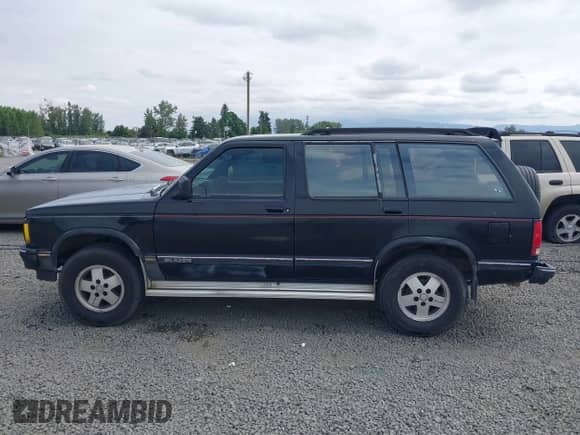 1992 Chevrolet Blazer z VIN 1GNDT13W4N2177782, wystawiony jako IAAI lot #42766017 z przebiegiem 165 544 mil mil oraz . Historia ofert i sprzedaży dostępna na DreamBid. Obrazek 14.