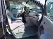 2013 Toyota Sienna XLE с VIN 5TDDK3DC2DS058664, выставлен на аукционе IAAI как лот 43281359 с пробегом 140 954 миль миль и . История ставок и продаж доступна на DreamBid. Изображение 5.