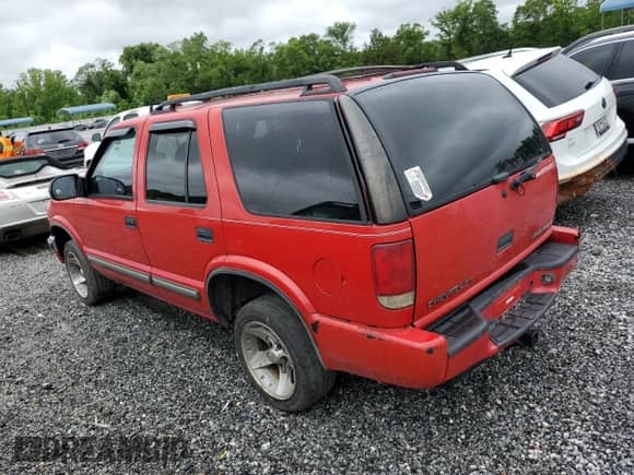 1999 Chevrolet Blazer LS z VIN 1GNCS13W7X2194643, wystawiony jako Copart lot #58182655 z przebiegiem 243 000 mil mil oraz Szkoda całkowita • Salvage title. Historia ofert i sprzedaży dostępna na DreamBid. Obrazek 2.