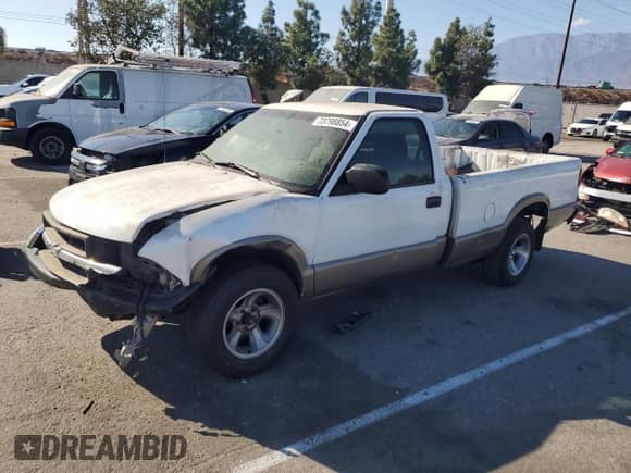 2001 Chevrolet S-10 LS z VIN 1GCCS14W318159304, wystawiony jako Copart lot #73798854 z przebiegiem 304 158 mil mil oraz Szkoda całkowita • Salvage title. Historia ofert i sprzedaży dostępna na DreamBid. Obrazek 1.