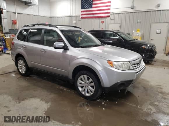 2012 Subaru Forester X Premium z VIN JF2SHBDC0CH431365, wystawiony jako Copart lot #68971585 z przebiegiem 71 752 mil mil oraz Czysty tytuł • Clean title. Historia ofert i sprzedaży dostępna na DreamBid. Obrazek 4.
