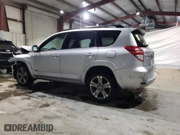2011 Toyota RAV4 Sport z VIN JTMRF4DVXB5042006, wystawiony jako Copart lot #86847895 z przebiegiem 145 757 mil mil oraz Czysty tytuł • Clean title. Historia ofert i sprzedaży dostępna na DreamBid. Obrazek 2.