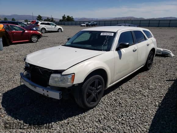 2008 Dodge Magnum with VIN 2D4FV47T78H168294, listed as a Copart auction lot 66162505 with 137,969 mi miles and Salvage title. Bid and sale history available at DreamBid. Image 1.