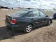 2005 Toyota Camry LE z VIN 4T1BE30K25U037477, wystawiony jako Copart lot #69819485 z przebiegiem 105 838 mil mil oraz Szkoda całkowita • Salvage title. Historia ofert i sprzedaży dostępna na DreamBid. Obrazek 3.