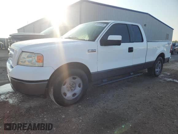 2008 Ford F-150 STX с VIN 1FTRX12W28KD35609, выставлен на аукционе Copart как лот 87310135 с пробегом 163 352 миль миль и Чистый • Clean title. История ставок и продаж доступна на DreamBid. Изображение 1.