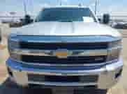 2015 Chevrolet Silverado 2500HD LT z VIN 1GC1KVEG7FF501135, wystawiony jako IAAI lot #42374401 z przebiegiem 135 855 mil mil oraz . Historia ofert i sprzedaży dostępna na DreamBid. Obrazek 12.