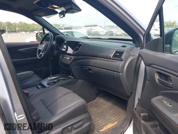 2023 Honda Passport TrailSport с VIN 5FNYF8H68PB043019, выставлен на аукционе IAAI как лот 42456931 с пробегом 7 311 миль миль и . История ставок и продаж доступна на DreamBid. Изображение 5.