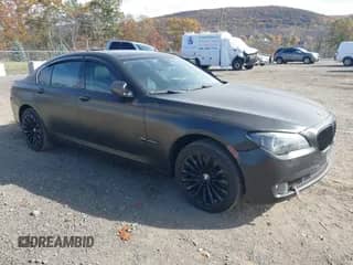 2012 BMW 7 Series 750i xDrive z VIN WBAKC6C51CDX99601, wystawiony jako IAAI lot #43580699 z przebiegiem 161 293 mil mil oraz . Historia ofert i sprzedaży dostępna na DreamBid. Obrazek 1.