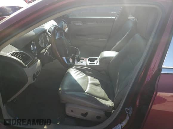 2011 Chrysler 300 C с VIN 2C3CA6CT7BH564640, выставлен на аукционе Copart как лот 70350253 с пробегом 131 271 миль миль и Списание • Salvage title. История ставок и продаж доступна на DreamBid. Изображение 7.