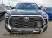 2023 Toyota Tundra SR5 с VIN 5TFLA5DA2PX119857, выставлен на аукционе Copart как лот 67063925 с пробегом 8 600 миль миль и Списание • Salvage title. История ставок и продаж доступна на DreamBid. Изображение 5.