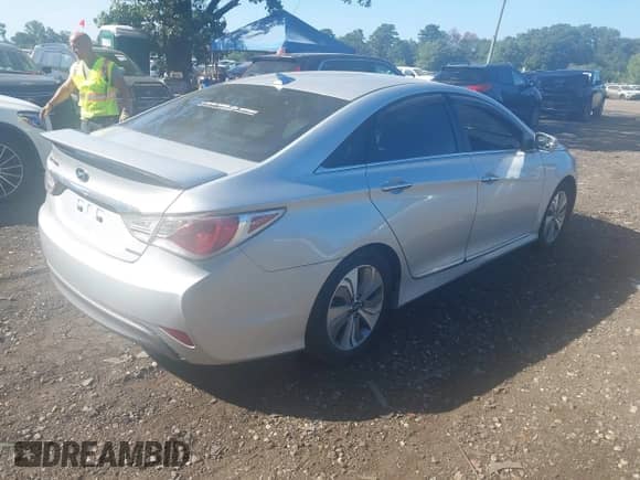 2015 Hyundai Sonata с VIN KMHEC4A49FA130783, выставлен на аукционе IAAI как лот 43234890 с пробегом 138 498 миль миль и . История ставок и продаж доступна на DreamBid. Изображение 4.