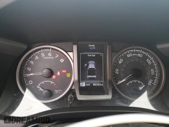 2017 Toyota Tacoma TRD Off Road z VIN 3TMDZ5BN5HM016961, wystawiony jako Copart lot #90403165 z przebiegiem 86 569 mil mil oraz Szkoda całkowita • Salvage title. Historia ofert i sprzedaży dostępna na DreamBid. Obrazek 9.