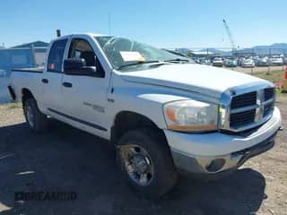 2006 Dodge 2500 SLT z VIN 1D7KS28D66J236196, wystawiony jako IAAI lot #42195049 z przebiegiem 130 759 mil mil oraz . Historia ofert i sprzedaży dostępna na DreamBid. Obrazek 1.