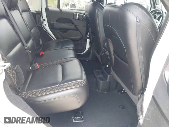 2021 Jeep Wrangler Unlimited Sahara Altitude с VIN 1C4HJXEM4MW701812, выставлен на аукционе IAAI как лот 42614468 с пробегом 84 871 миль миль и . История ставок и продаж доступна на DreamBid. Изображение 8.