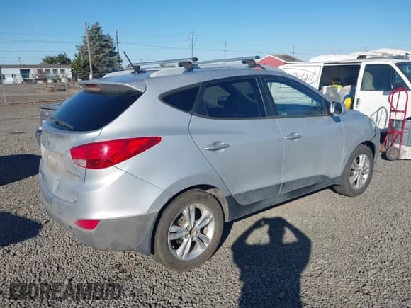 2011 Hyundai Tucson Limited с VIN KM8JU3AC7BU231097, выставлен на аукционе IAAI как лот 43232099 с пробегом 206 969 миль миль и . История ставок и продаж доступна на DreamBid. Изображение 4.