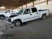 2005 GMC Sierra 1500 SLT z VIN 2GTEC13T951337142, wystawiony jako Copart lot #52823625 z przebiegiem 245 568 mil mil oraz Szkoda całkowita • Salvage title. Historia ofert i sprzedaży dostępna na DreamBid. Obrazek 1.