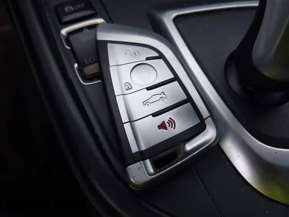 2018 BMW 3 Series 320i with VIN WBA8A9C51JAH12024, listed as a IAAI auction lot 43198146 with 98,143 mi miles and . Bid and sale history available at DreamBid. Image 11.