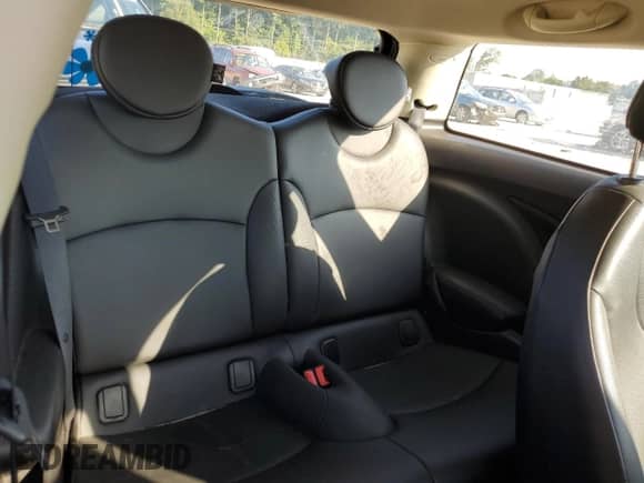 2012 MINI Hardtop с VIN WMWSU3C54CT257698, выставлен на аукционе Copart как лот 74214794 с пробегом 142 273 миль миль и Списание • Salvage title. История ставок и продаж доступна на DreamBid. Изображение 10.