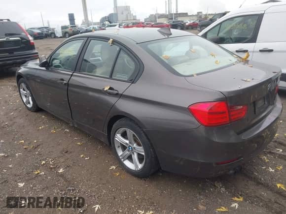 2013 BMW 3 Series 328i с VIN WBA3C1C50DF436770, выставлен на аукционе IAAI как лот 43586367 с пробегом 103 464 миль миль и . История ставок и продаж доступна на DreamBid. Изображение 3.