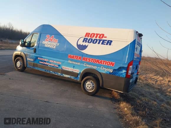 2017 Ram ProMaster Cargo z VIN 3C6URVJG0HE543522, wystawiony jako IAAI lot #41792212 z przebiegiem 165 974 mil mil oraz . Historia ofert i sprzedaży dostępna na DreamBid. Obrazek 3.